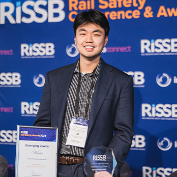 Jason Zhou awarded as Emerging Leader in Rail Safety Jason Zhou awarded as Emerging Leader in Rail Safety